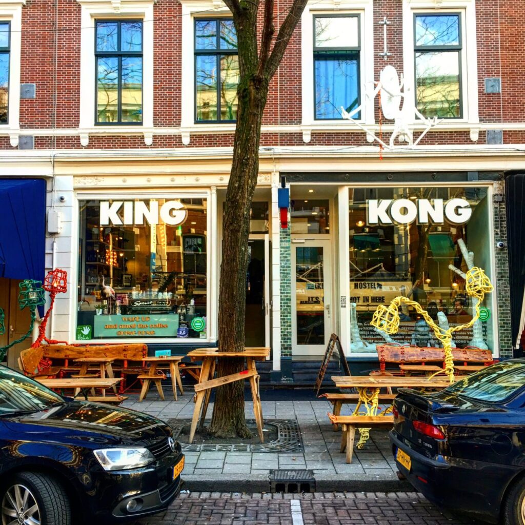 Exterieur van het KIngKong Hostel in Rotterdam