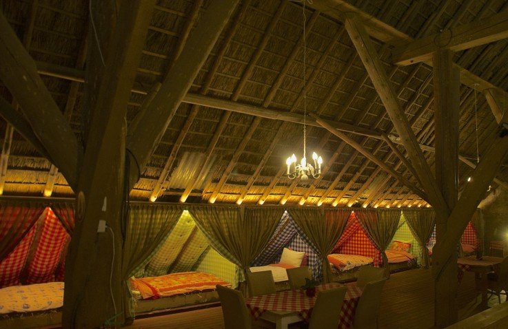 Nederland – Groningen – Tof ! Slapen in een hooiberg of hooi-Iglo