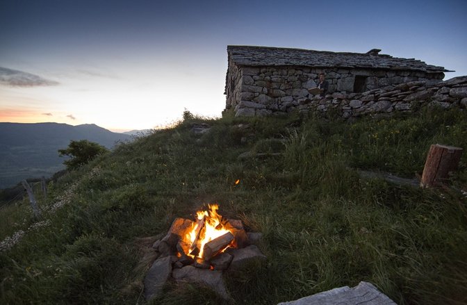 Frankrijk – Auvergne – ruige berghut in de bergen