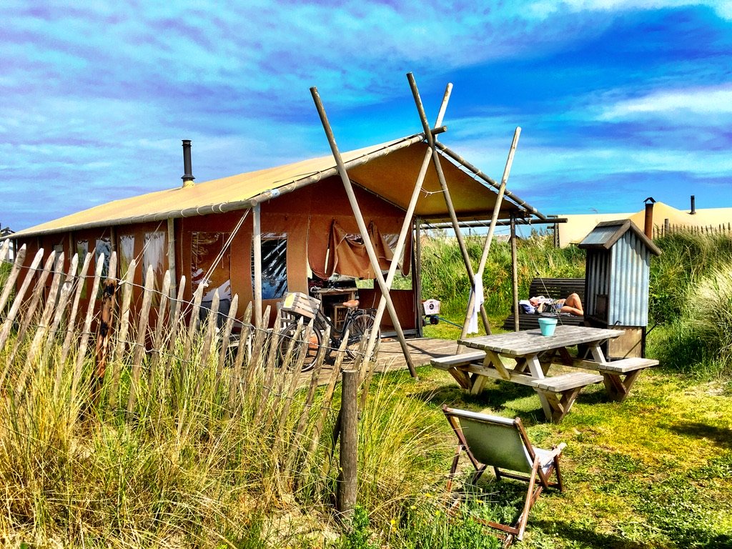 safari-tent-huren-bij zon-zee-strand