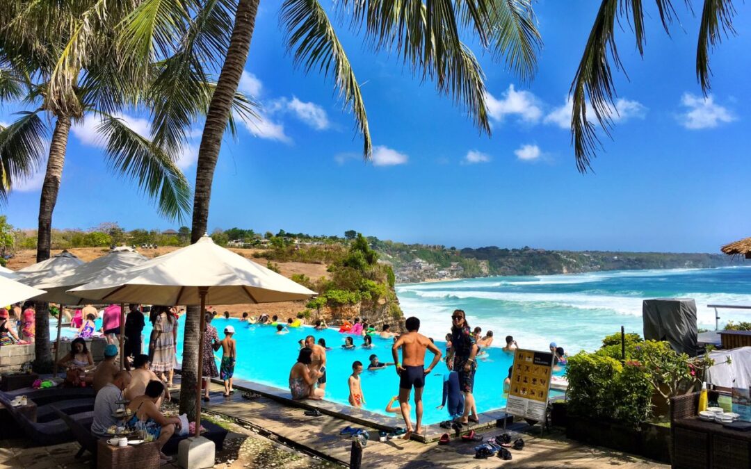 Indonesie- Bali – Uluwatu- de infiniti pool van het Klapa Hotel