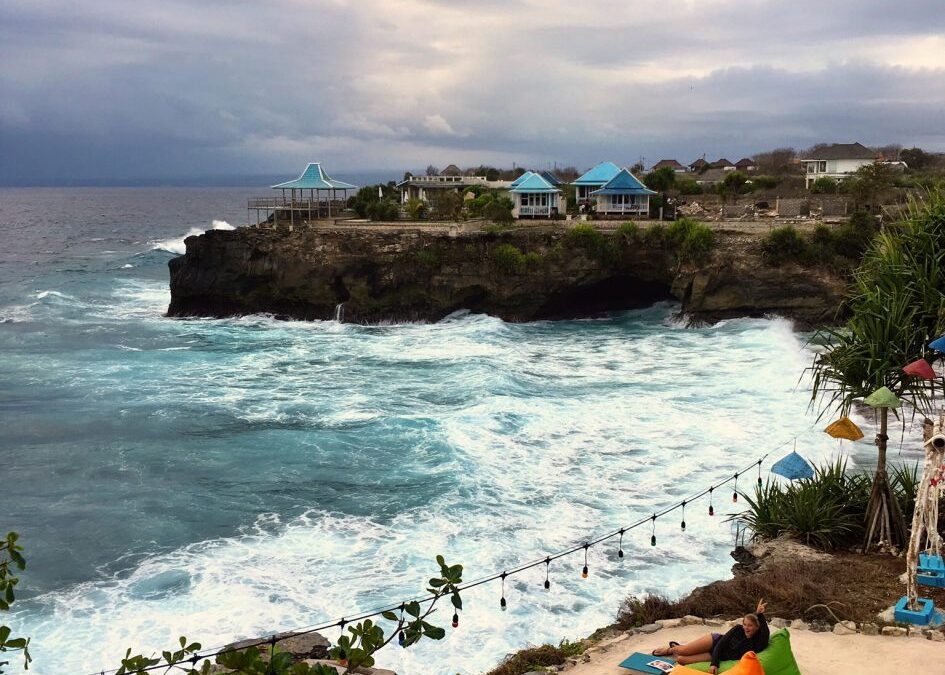 Indonesië -Bali: the Cloud land bar op Nusa Lembongan