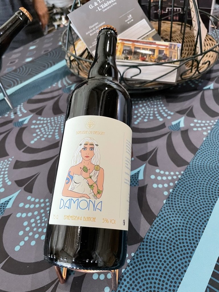 Damona ( godin van bronnen en rivieren )