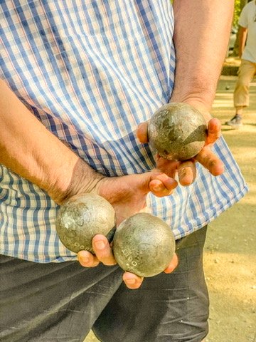Eten,petanque en slapen in Beaucaire .